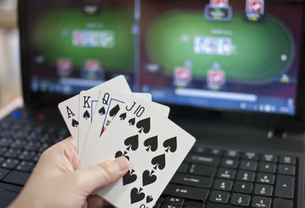Pengguna menikmati hiburan sports dan casino eksklusif di klub VIP setelah mendaftar